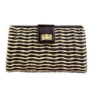 Ann Taylor Woven Straw Clutch 🔵⚪️ with gold accents. Brand New